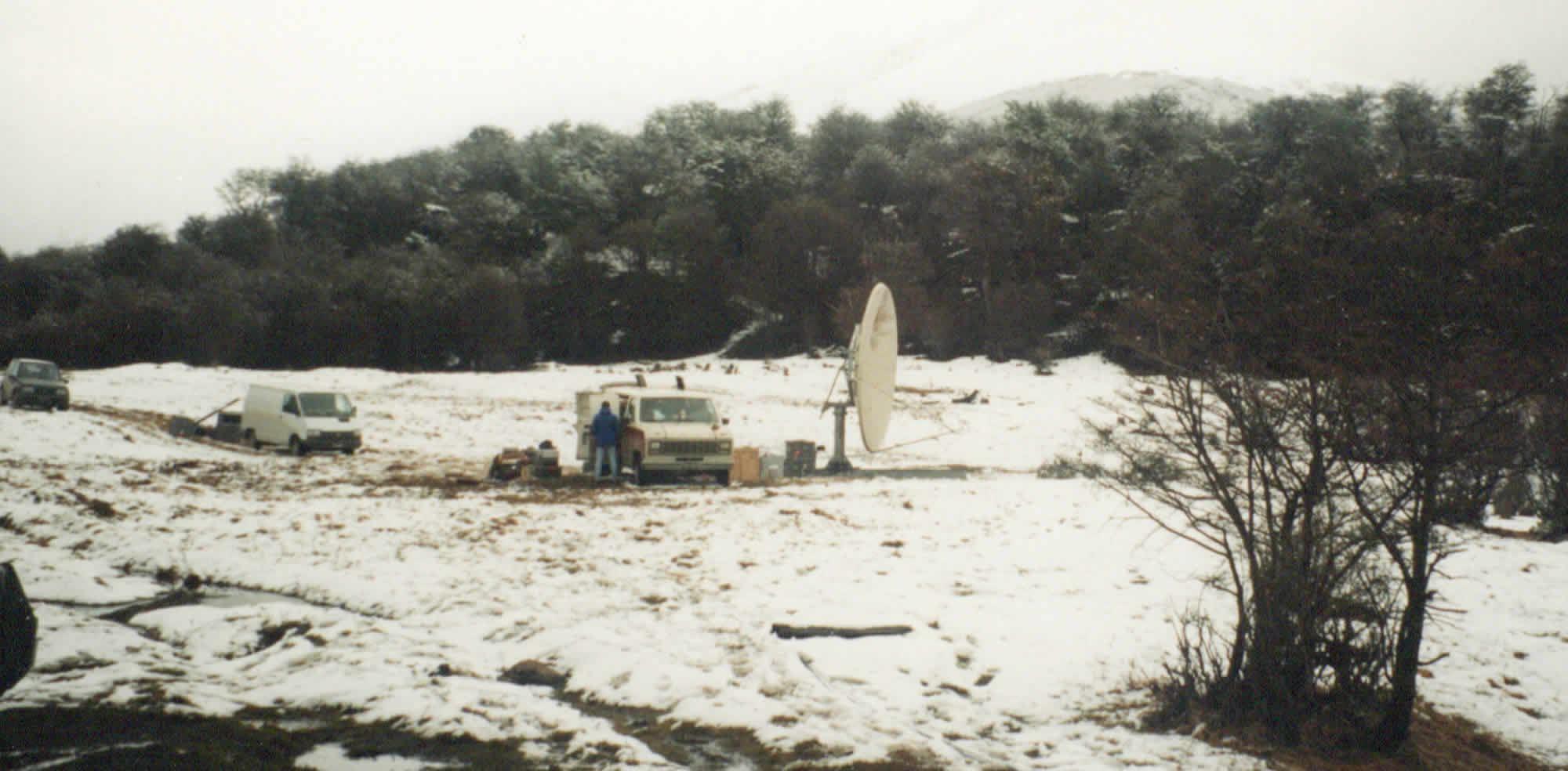 Photo of the Lapataia Bay satellite uplink – side view