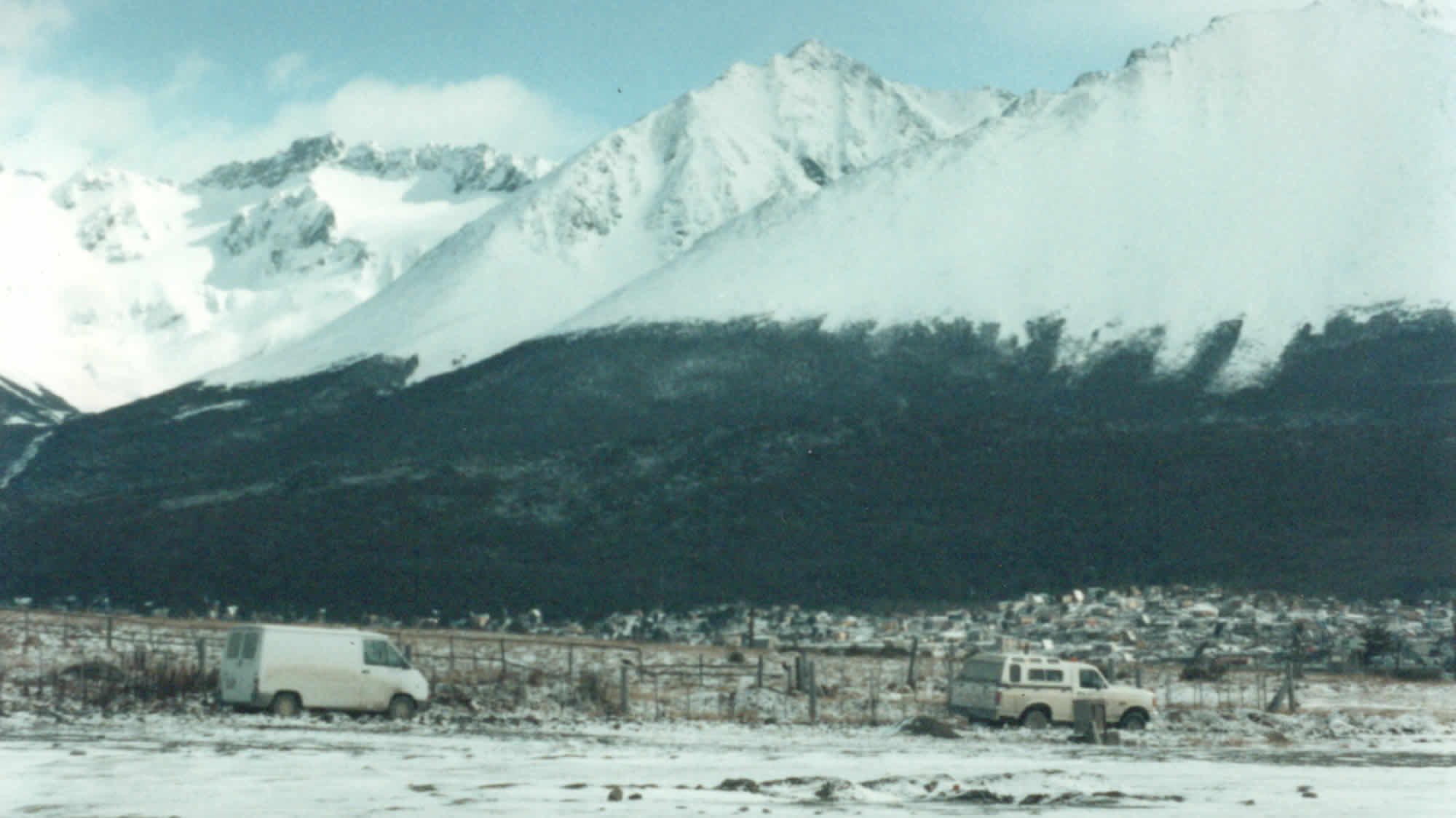 Photo of Roberto in the van and Patricio, and Hernan in the pickup leaving Ushuaia airport for Río Gallegos and Buenos Aires