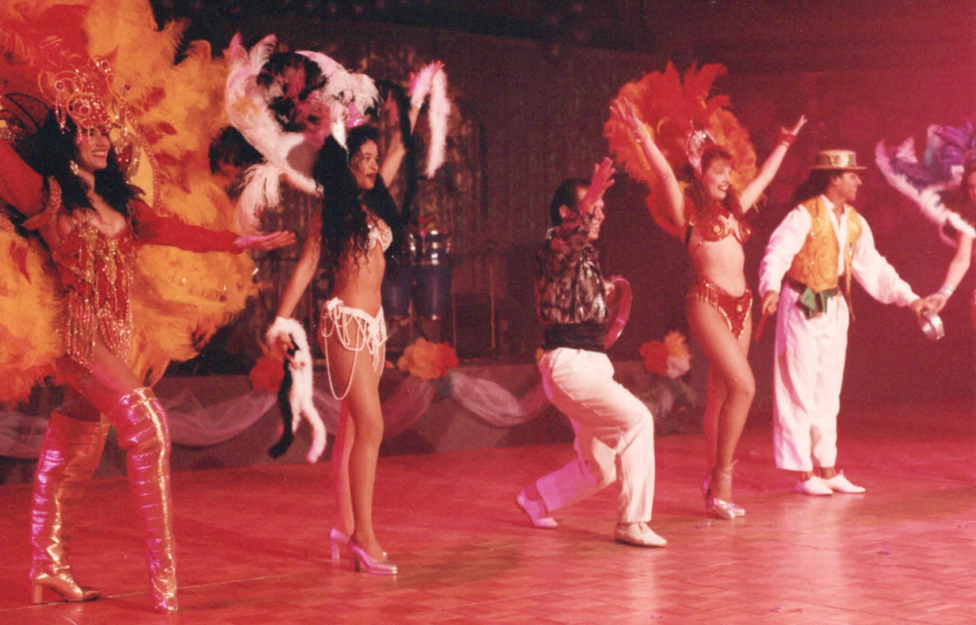 Photo of performers in a dance show in Buenos Aires